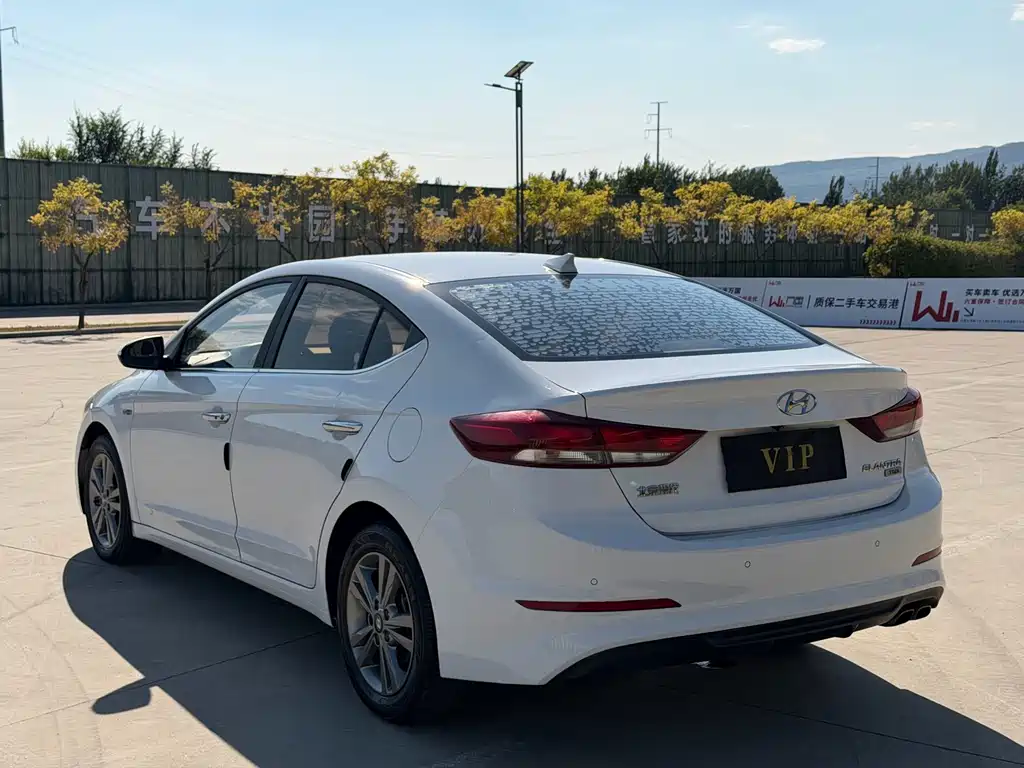Hyundai Elantra — миниатюра 21