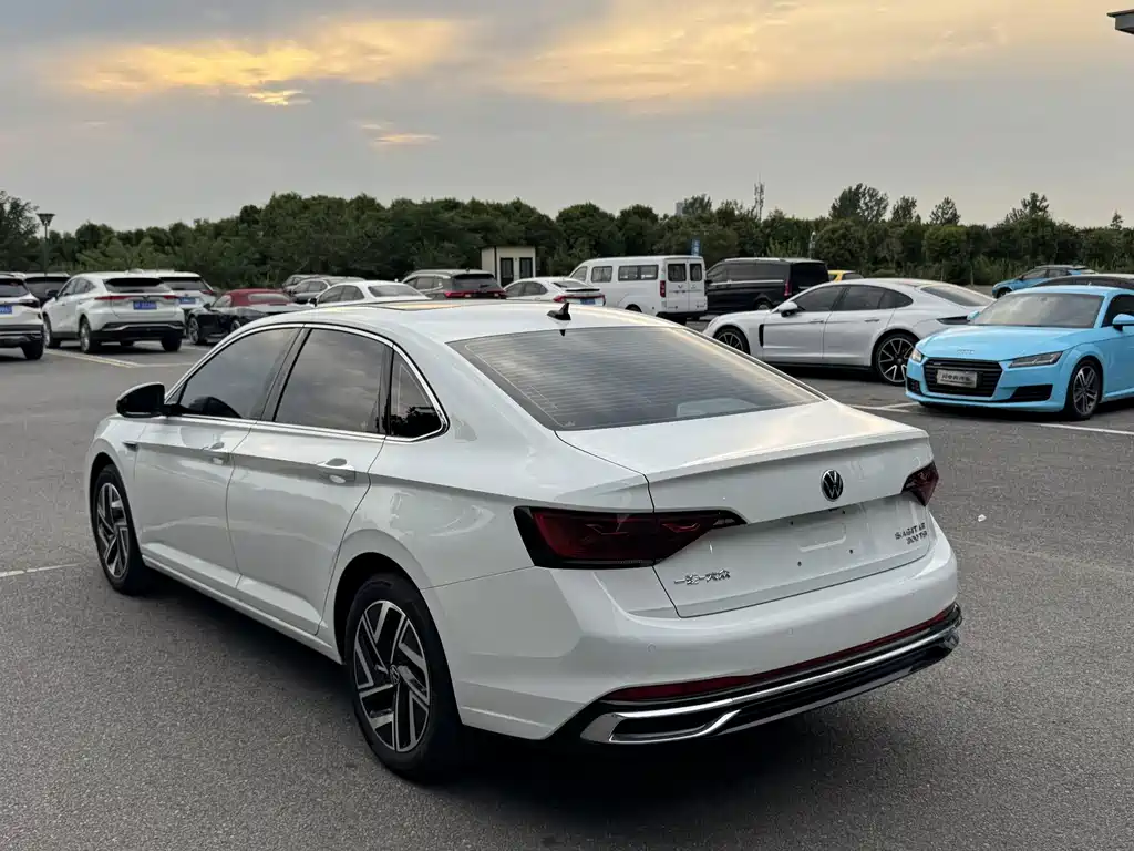 Volkswagen Sagitar — миниатюра 6