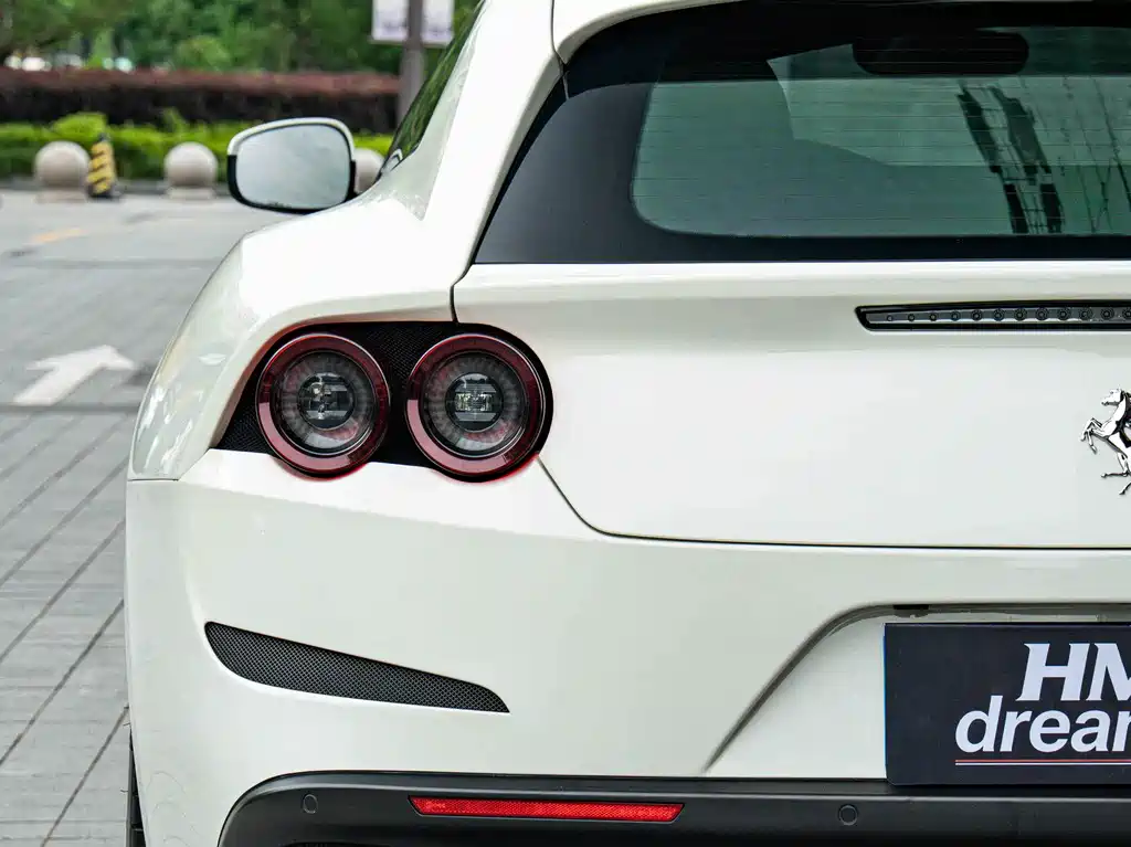 Ferrari GTC4Lusso 2016 6.3L V12