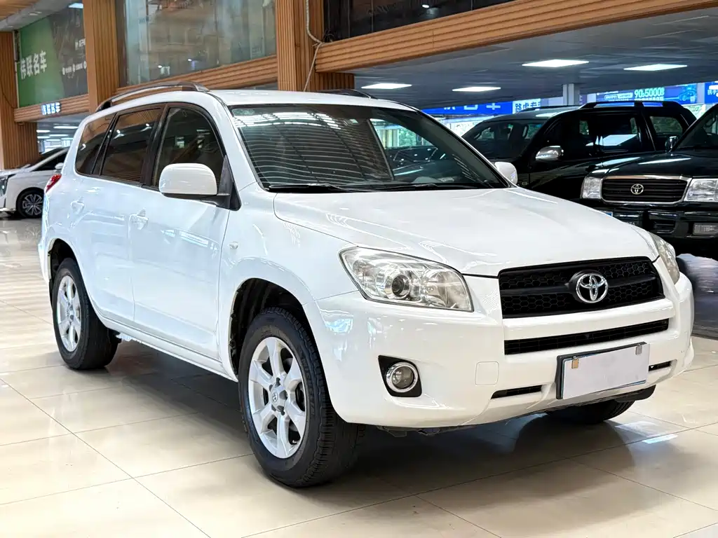 Toyota RAV4 — миниатюра 3