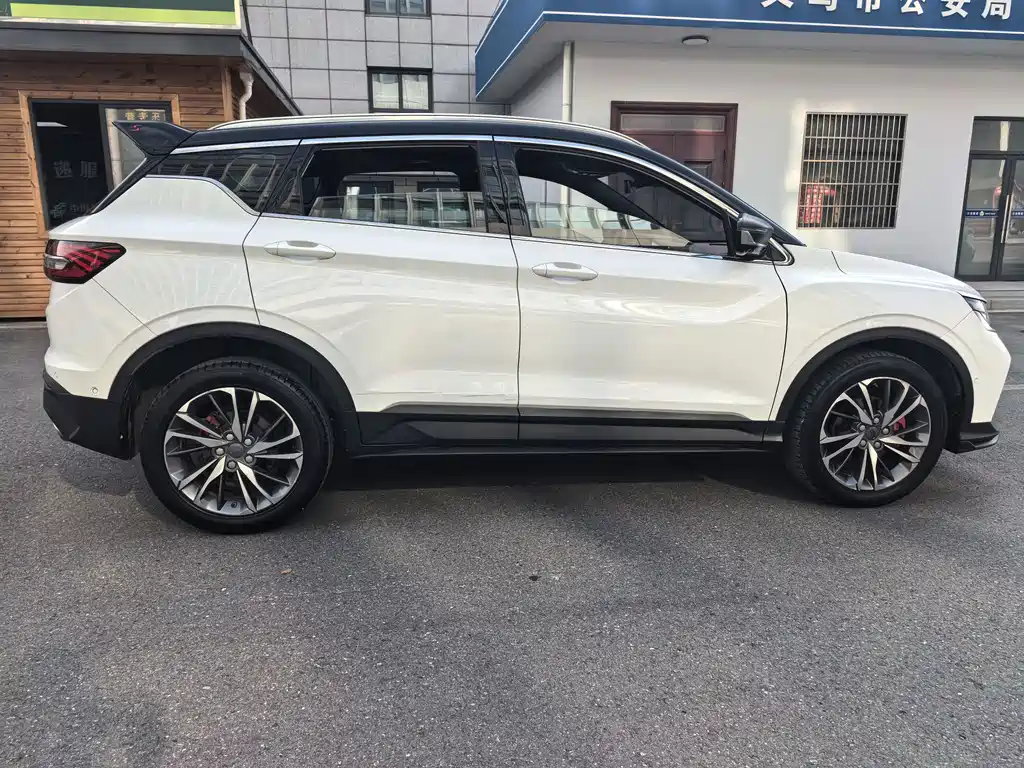 Geely Binyue — миниатюра 9