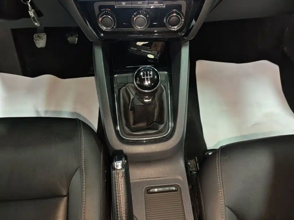 Volkswagen Sagitar — миниатюра 14