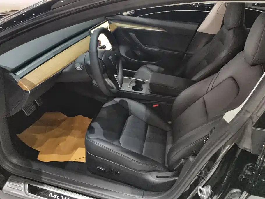 Tesla Model 3 — миниатюра 9
