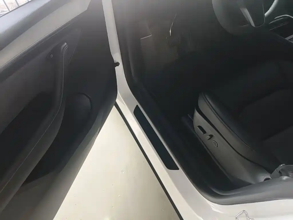 Tesla Model Y — миниатюра 16