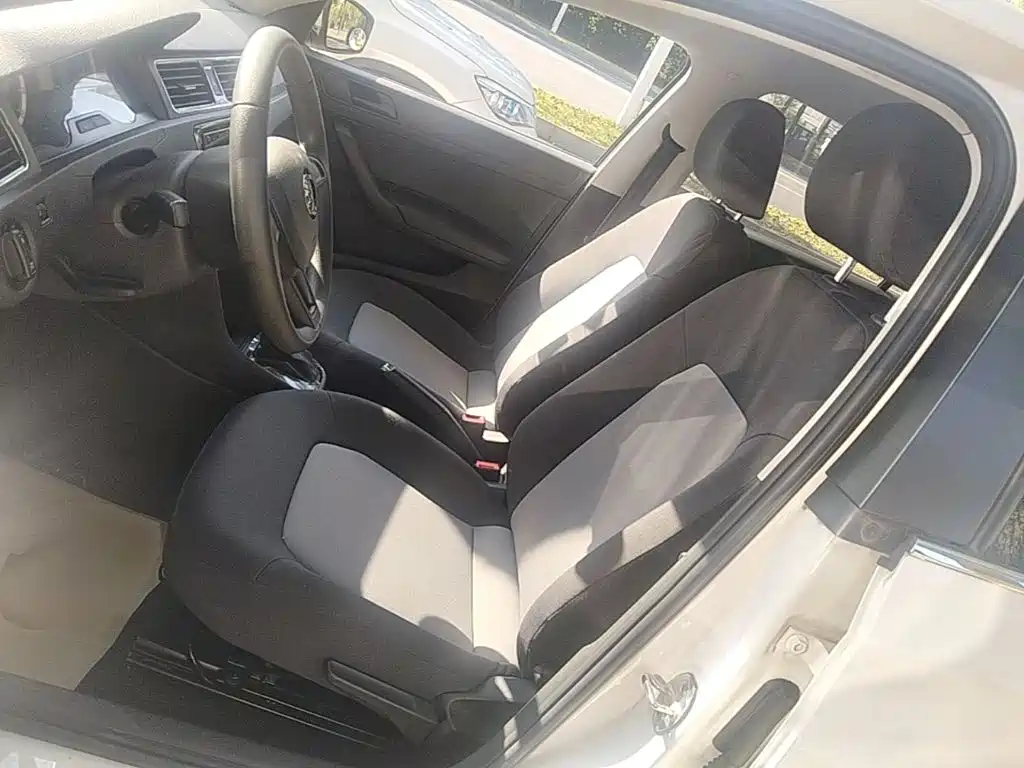 Skoda Rapid — миниатюра 15