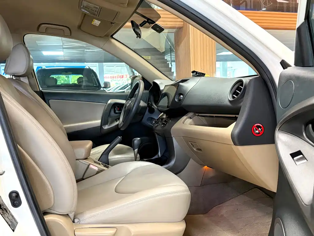 Toyota RAV4 — миниатюра 20