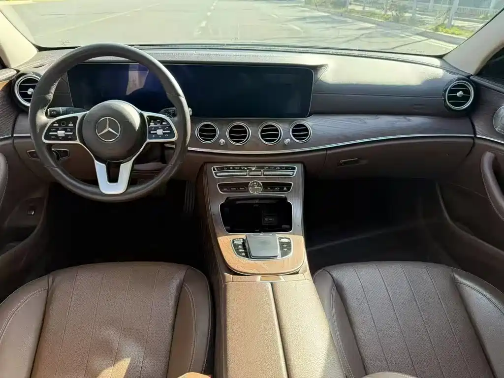 Mercedes-Benz E-Class — миниатюра 8