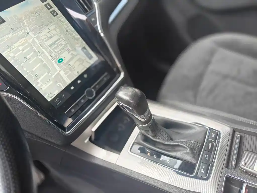 Roewe RX5 New Energy — миниатюра 12