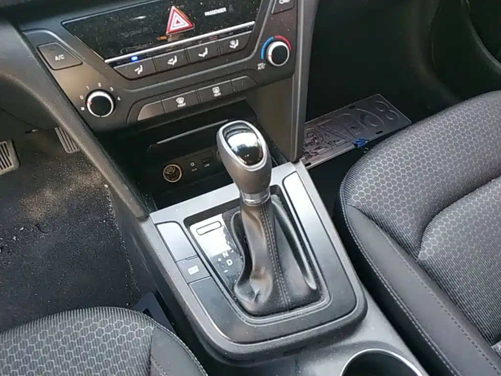 Hyundai Elantra — миниатюра 14