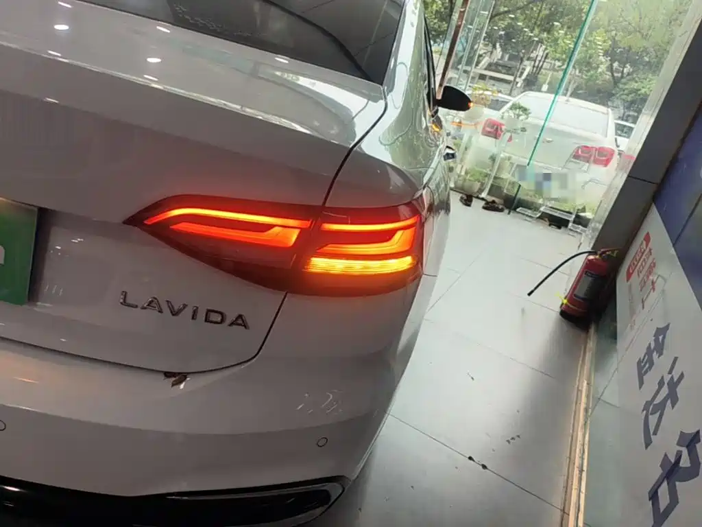 Volkswagen Lavida — миниатюра 8