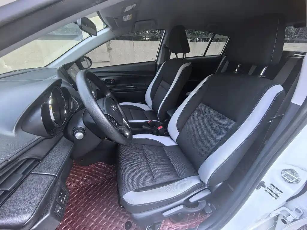 Toyota Yaris L — миниатюра 8