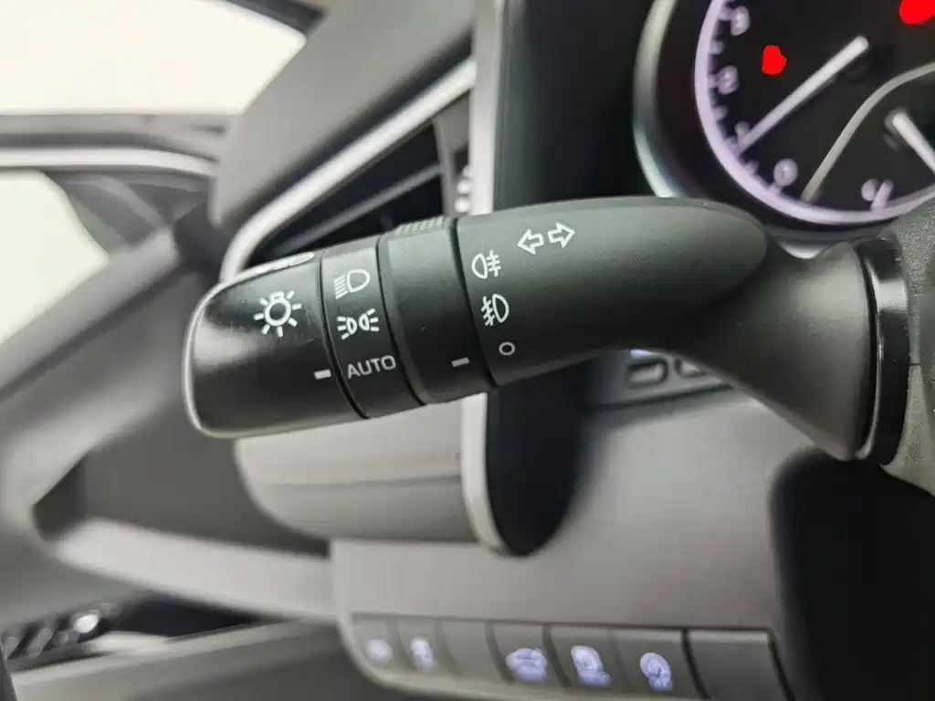 Toyota Camry — миниатюра 21