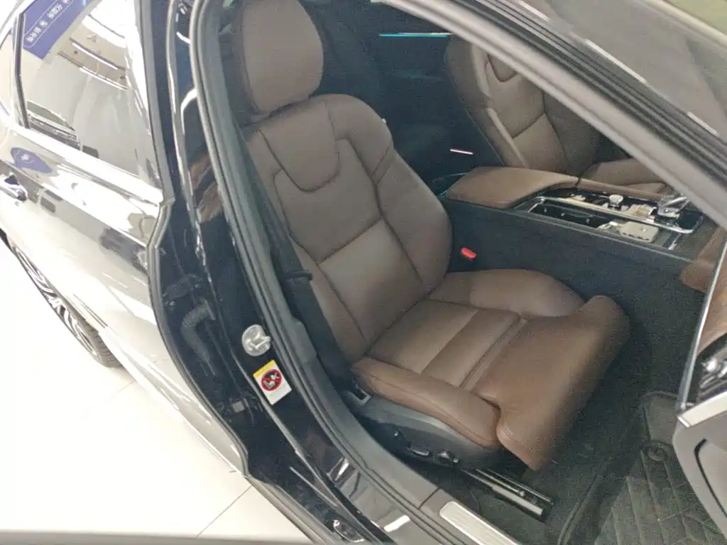 Volvo S90 — миниатюра 25