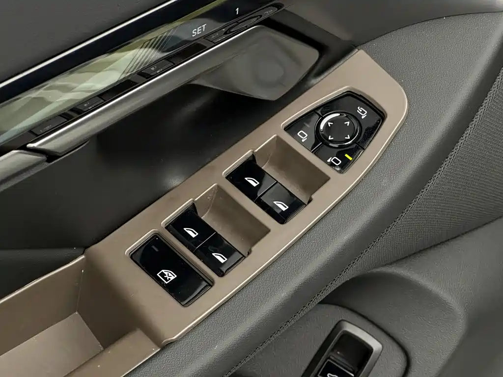BMW 5 Series — миниатюра 12