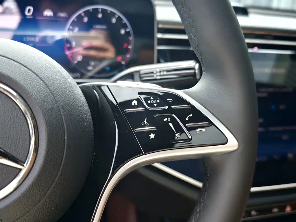 Mercedes-Benz E-Class — миниатюра 16