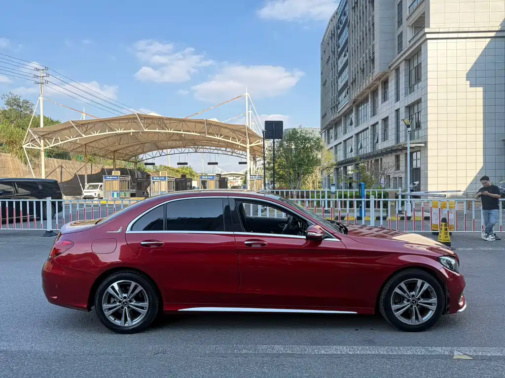 Mercedes-Benz C-Class — миниатюра 4