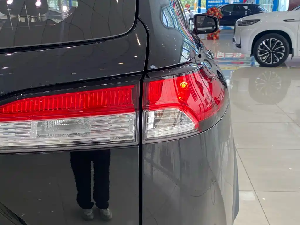 Toyota Corolla Cross — миниатюра 16