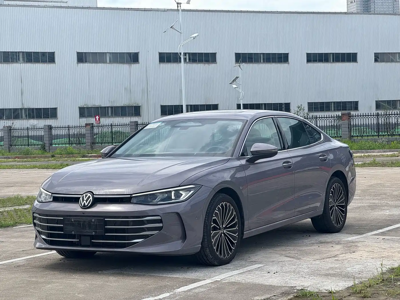 帕萨特 2025款 Pro 380TSI 龙尊版 2025
