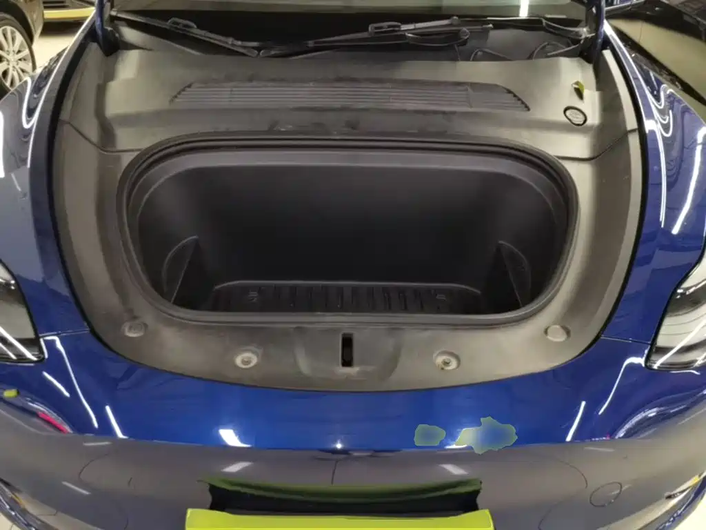 Tesla Model Y — миниатюра 20