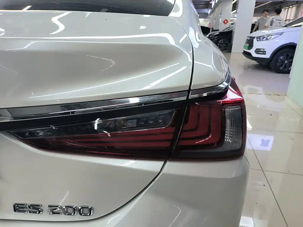 Lexus ES — миниатюра 8