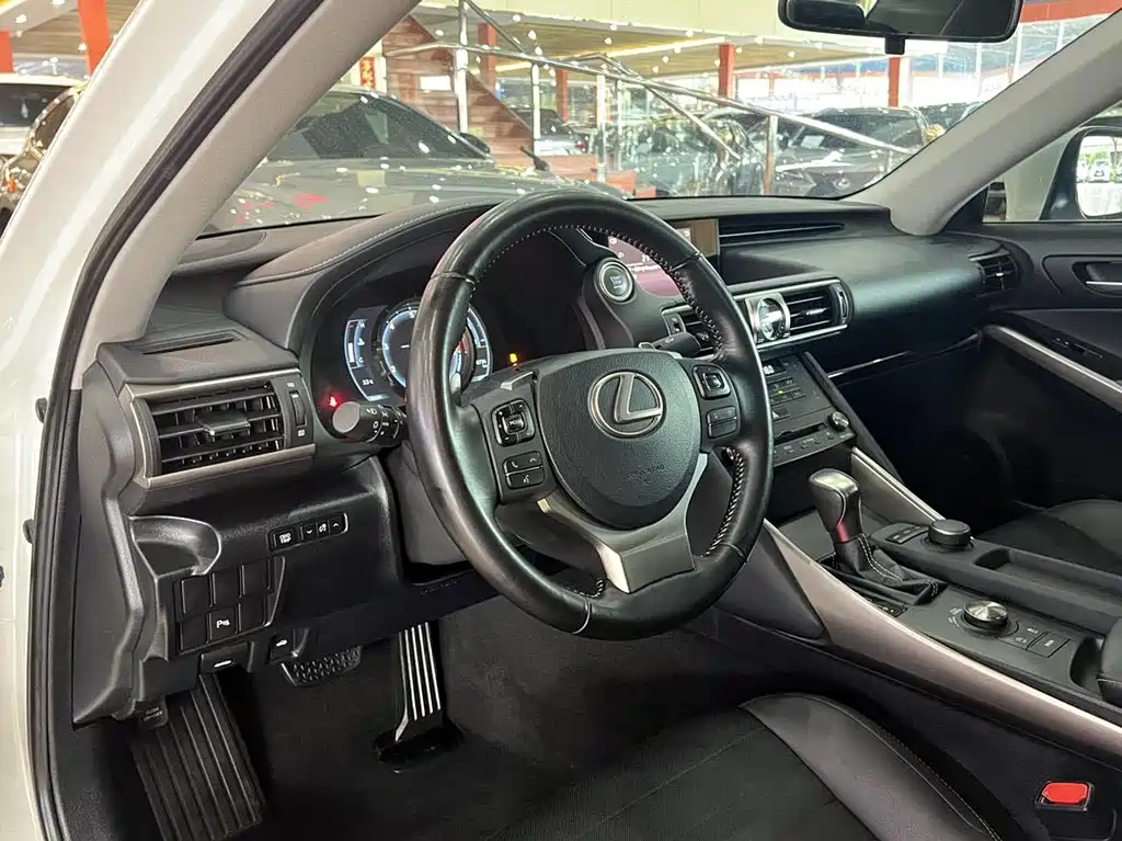 Lexus IS — миниатюра 7