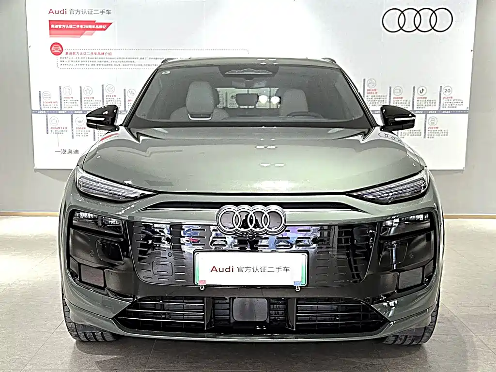 AUDI Q6L E TRON