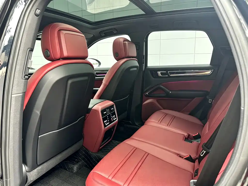 Porsche Cayenne — миниатюра 18