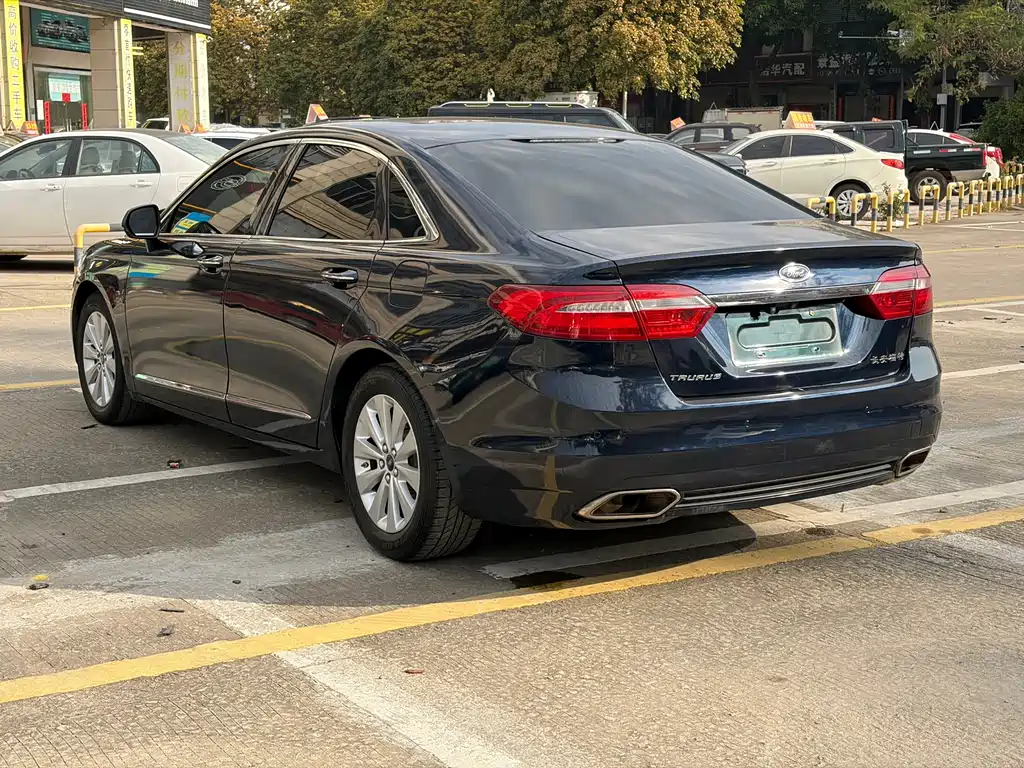 Ford Taurus — миниатюра 9