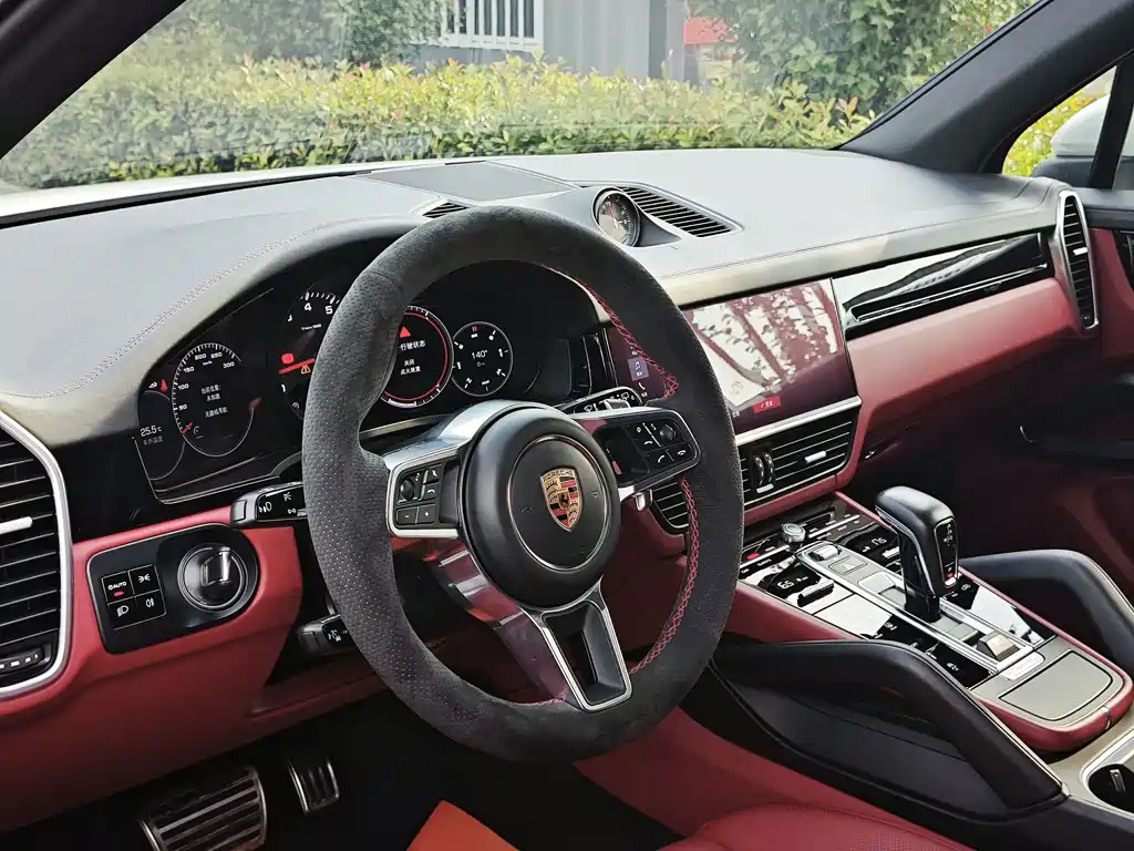 Porsche Cayenne — миниатюра 13