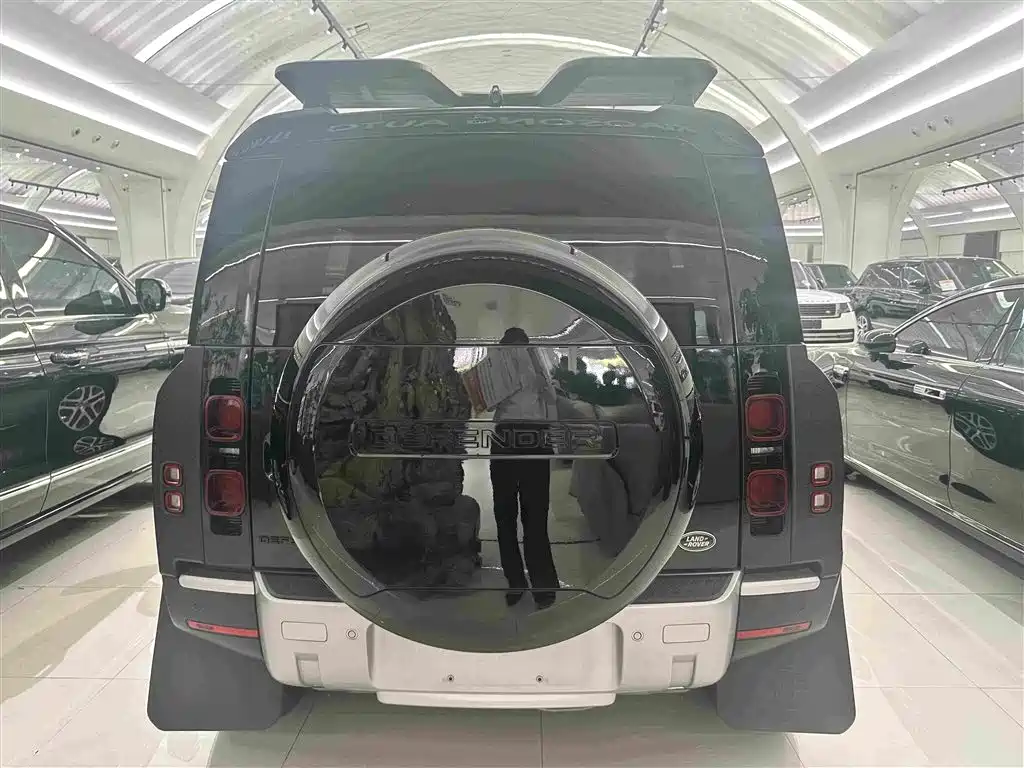 Land Rover Defender 2024 — фото 20