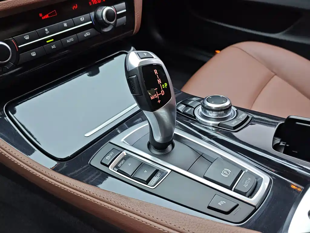 BMW 5 Series (Import) — миниатюра 12