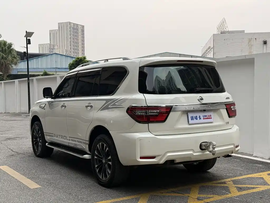 Nissan Patrol — миниатюра 4