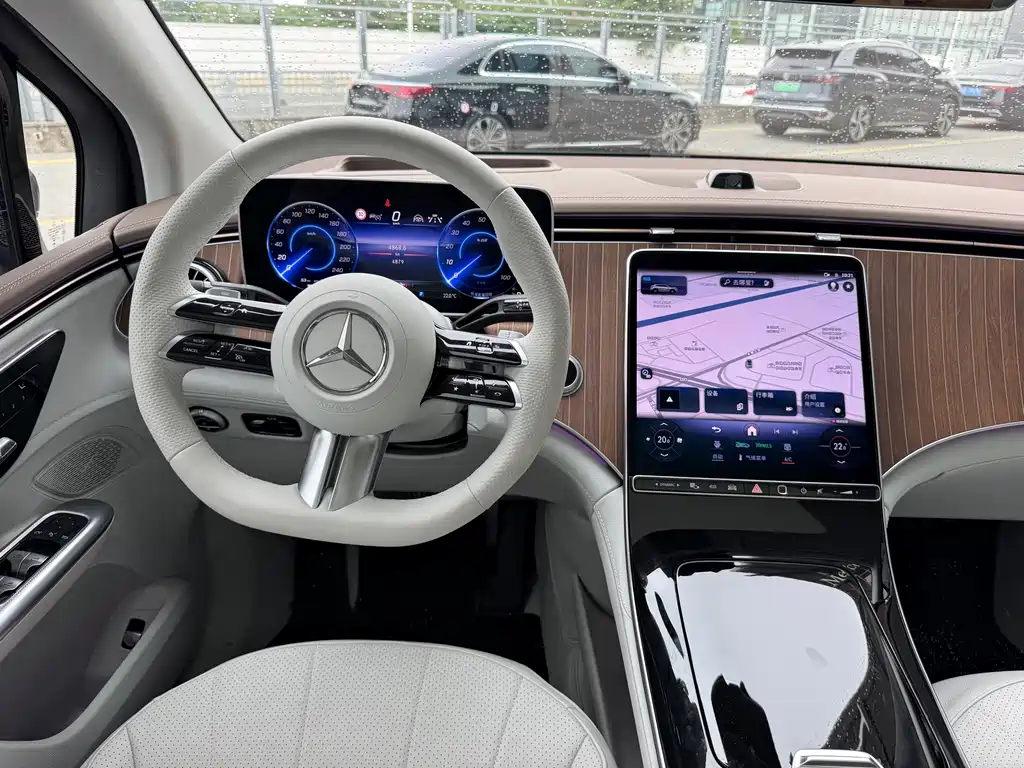 Mercedes-Benz EQE SUV — миниатюра 21