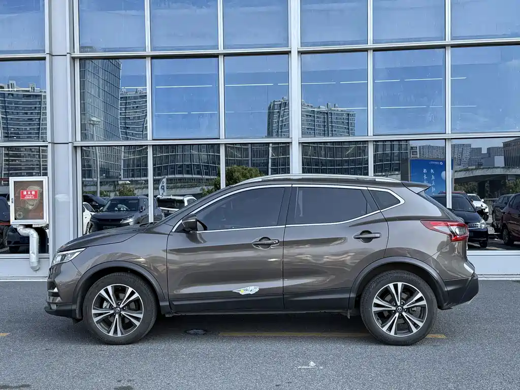 Nissan Qashqai — миниатюра 3
