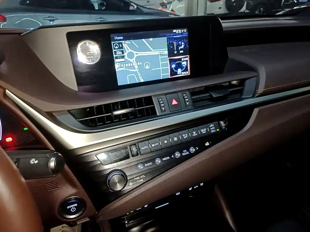 Lexus ES — миниатюра 13