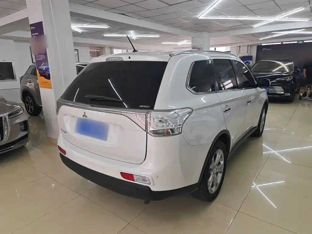 Mitsubishi Outlander (Import) — миниатюра 7