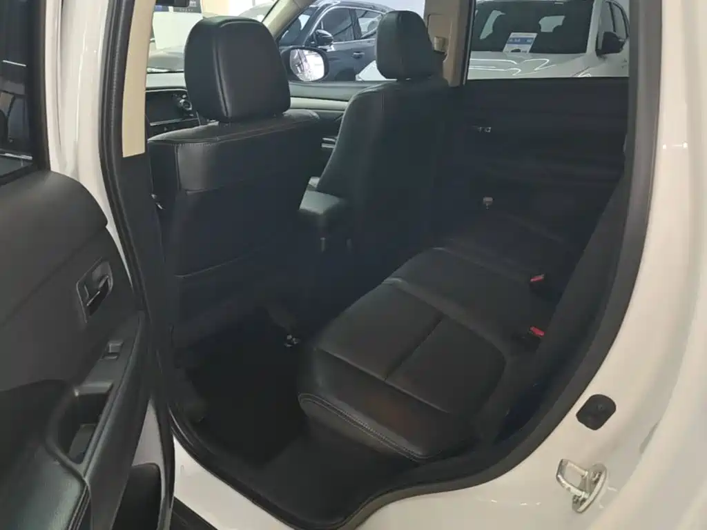 Mitsubishi Outlander (Import) — миниатюра 17