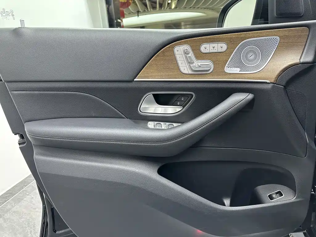 Mercedes-Benz GLS — миниатюра 19