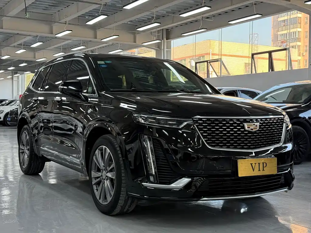 CADILLAC XT6