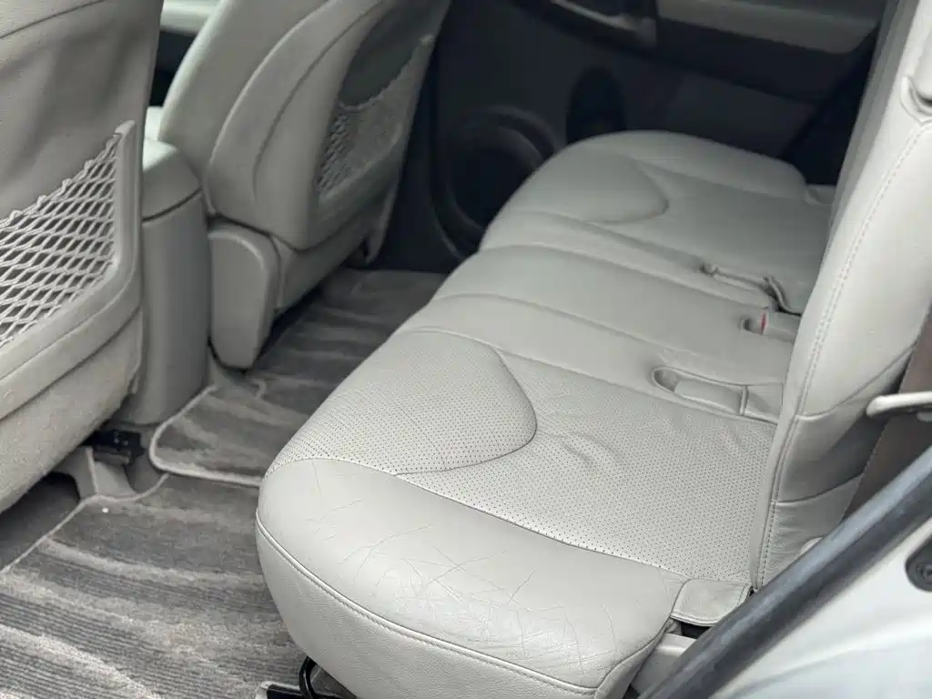 Toyota RAV4 — миниатюра 9