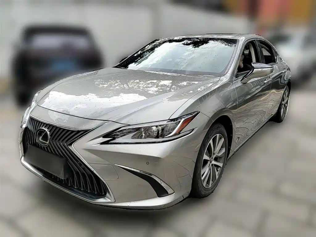 Lexus ES 2021