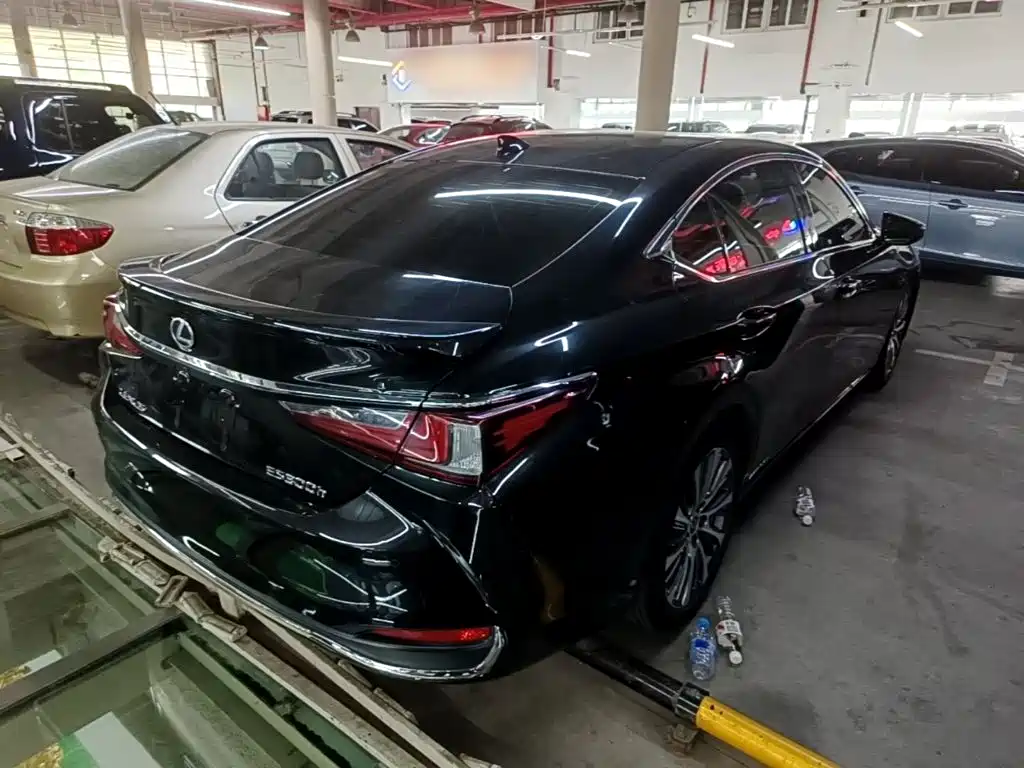 Lexus ES — миниатюра 7