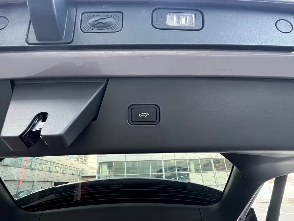 Volvo XC70 PHEV — миниатюра 10