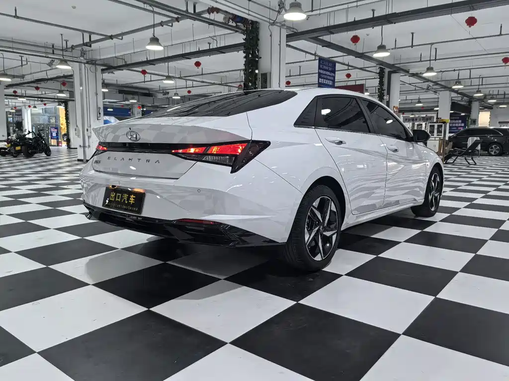 Hyundai Elantra — миниатюра 6