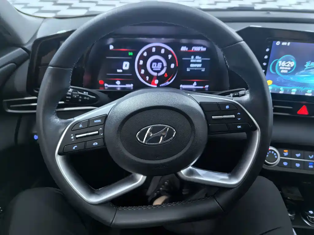Hyundai Elantra — миниатюра 12
