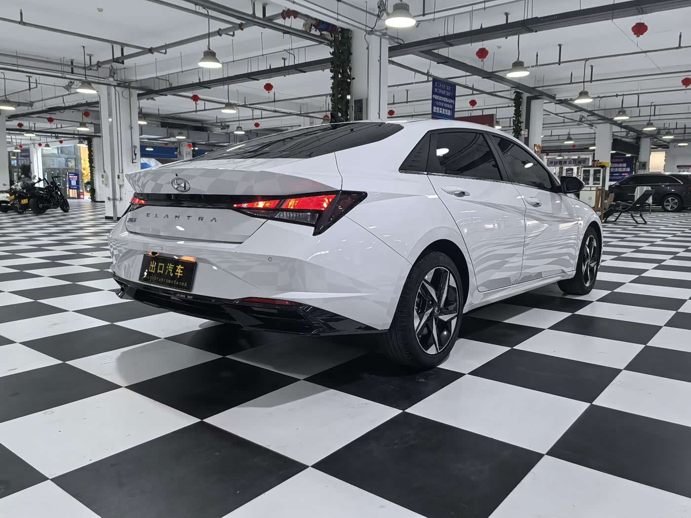 Hyundai Elantra 1.5 л 2023 г. Белый, пробег 17300 км