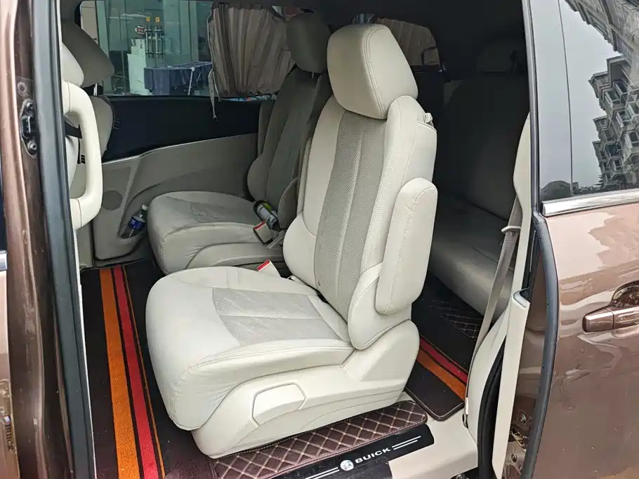 Buick GL8 — миниатюра 11