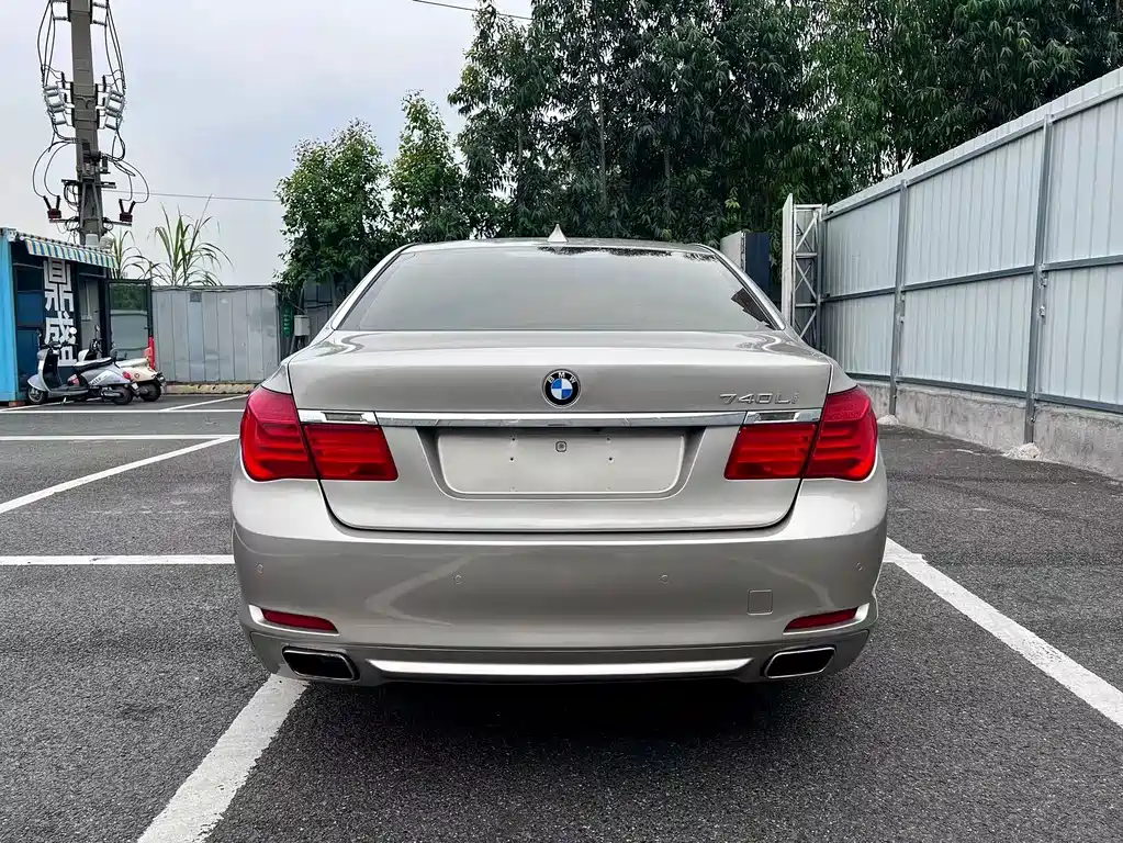 BMW 7 Series — миниатюра 5