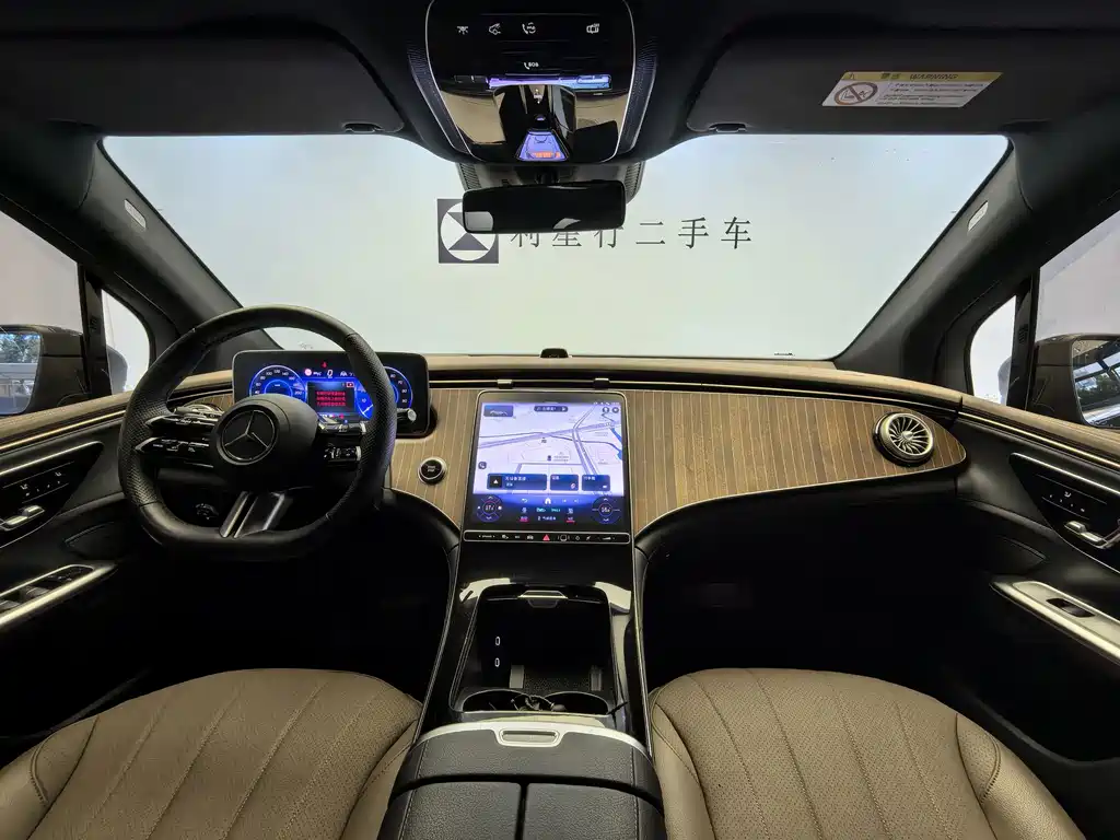 Mercedes-Benz EQE SUV — миниатюра 10