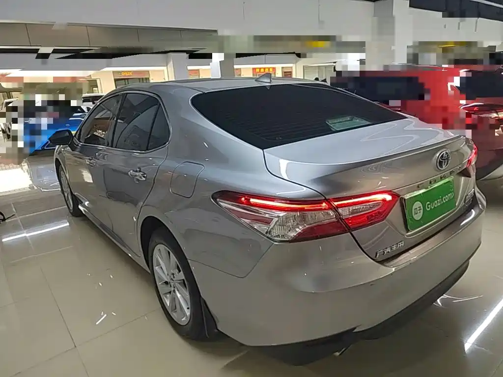 Toyota Camry — миниатюра 5